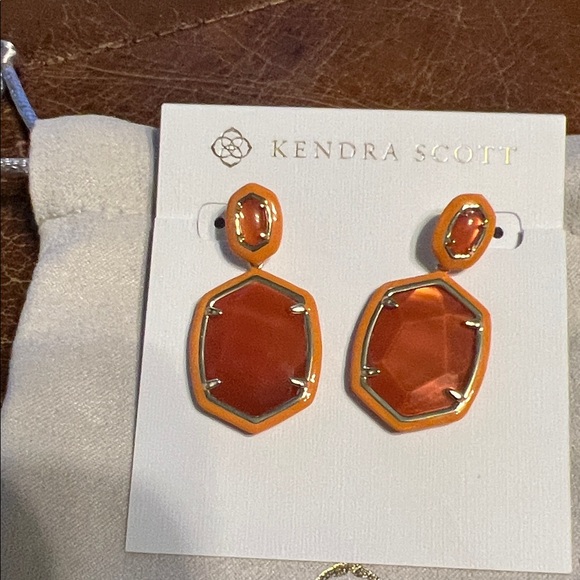 NWT Kendra Scott Daphne Enamel frame gold drop  earrings Papaya orange - Picture 1 of 3